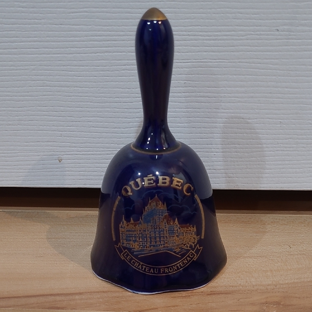 Blue Québec Le Chateau Frontenac Souvenir Bell